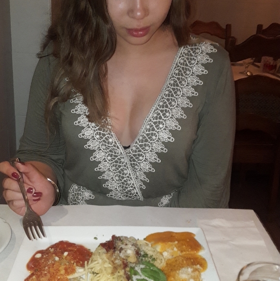 Meet your Posher, Megan - Picture 2 of 3